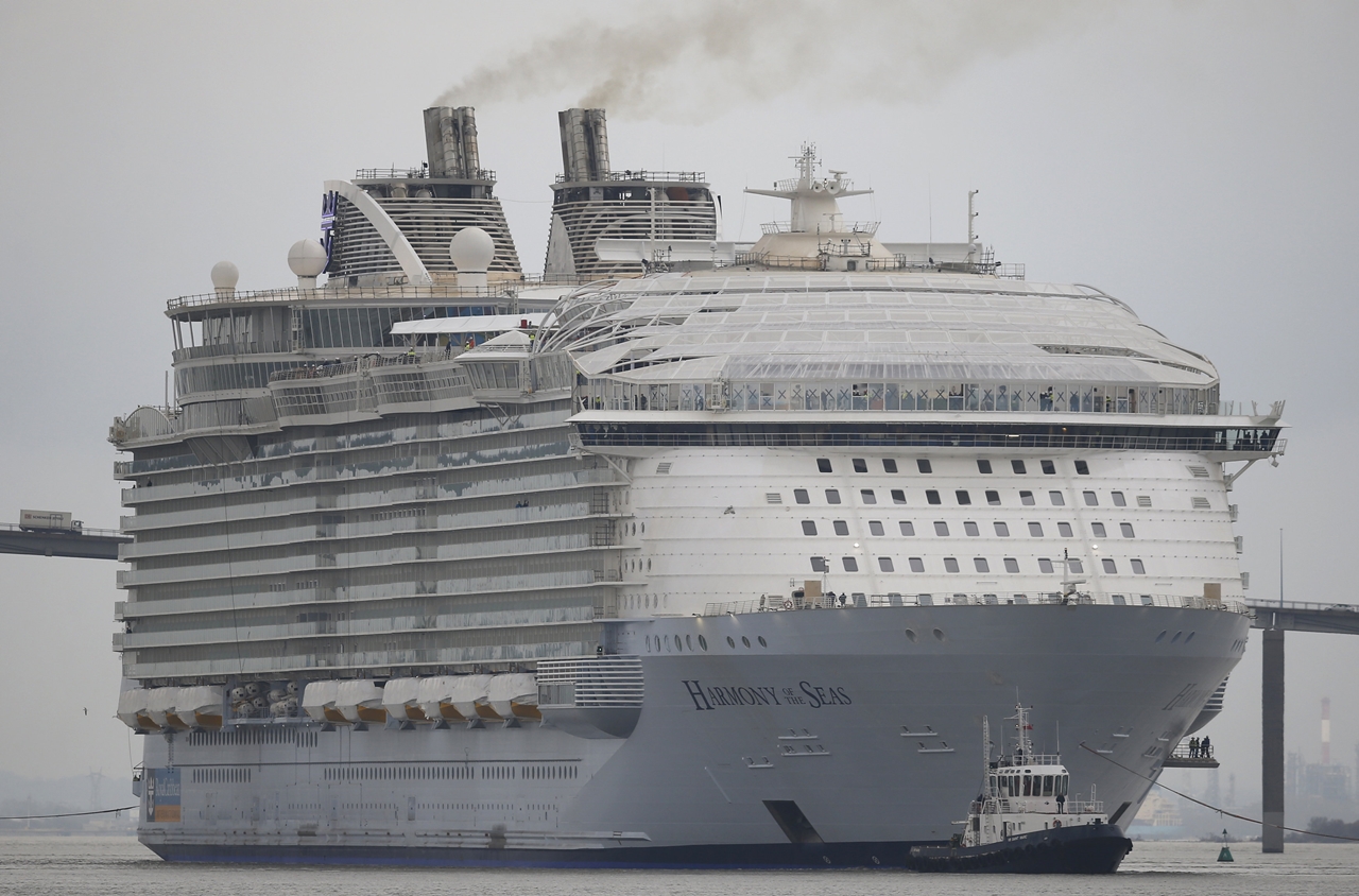 The-worlds-largest-cruise-ship-Harmony-of-the-seas-01.jpeg