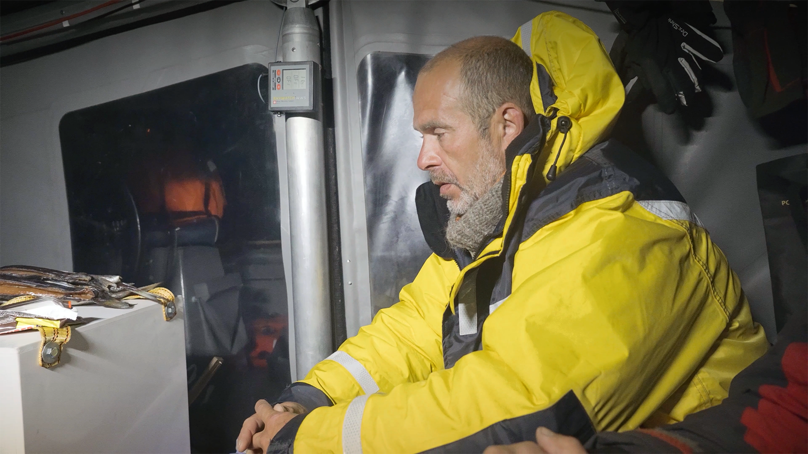 111 ДНЕЙ ЗА КОРМОЙ 4К.00_15_09_04.Still002.png