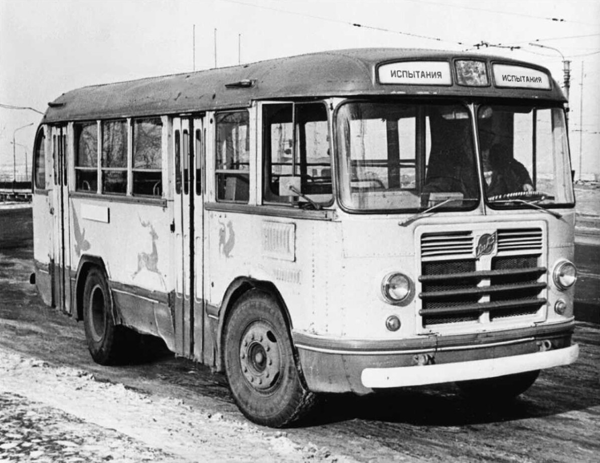 1639640215_18-hdpic-club-p-avtobus-zil-20.jpg