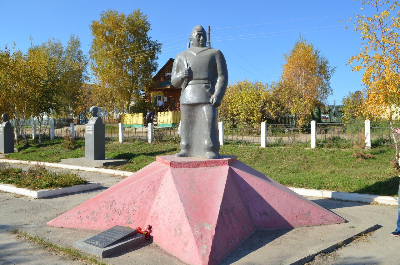 350_Олекминск._Аллея_Кульбертинова.jpg