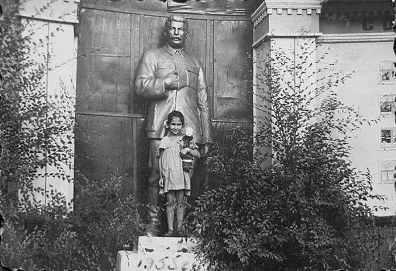 База Каф у входа в ДОФ.jpg