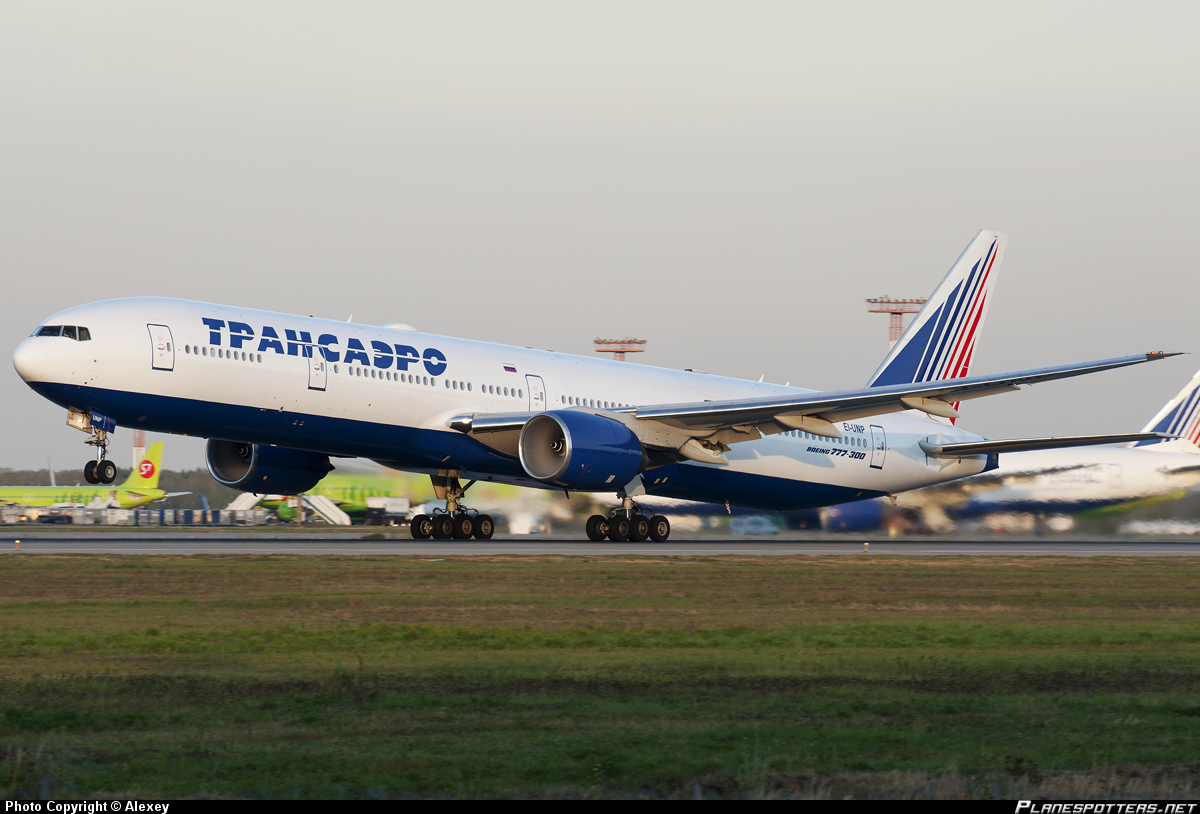 EI-UNP-Transaero-Airlines-Boeing-777-300_PlanespottersNet_311014.jpg