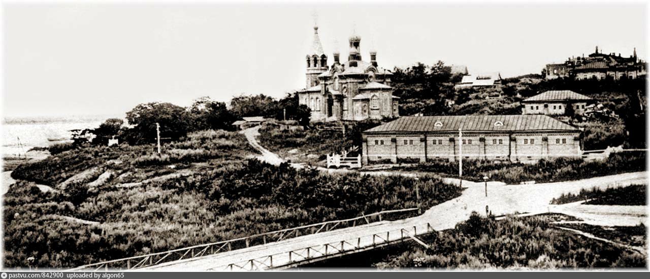 Иннокентьевская церковь и мост через Чердымовку.jpg