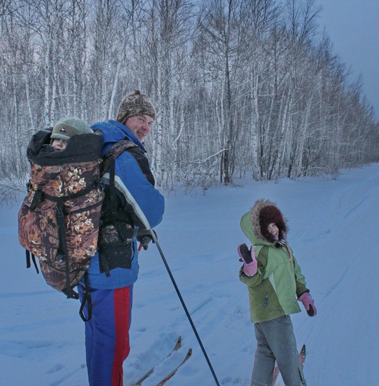 Лыжный поход Семен в рюкзачке веб.jpg