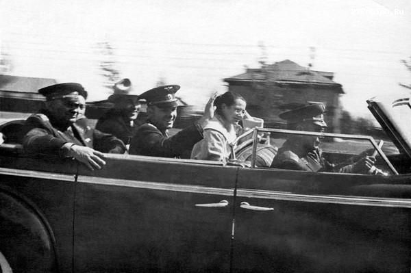 Май 1962 года Юрий Гагарин посещяет Хабаровск проездом в Японию.jpg