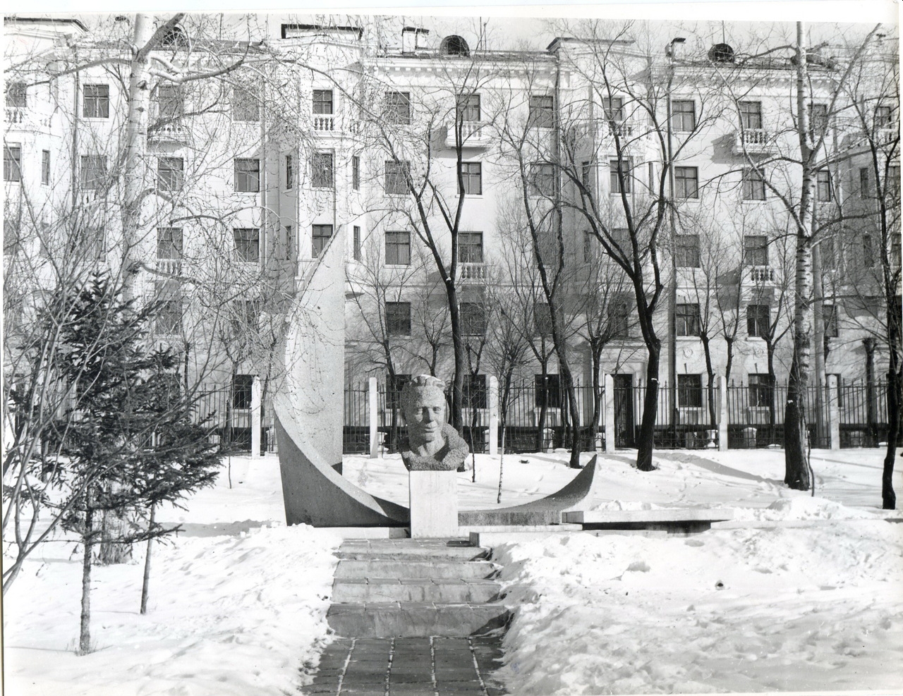 Памятник Гайдару гк29934504.jpg