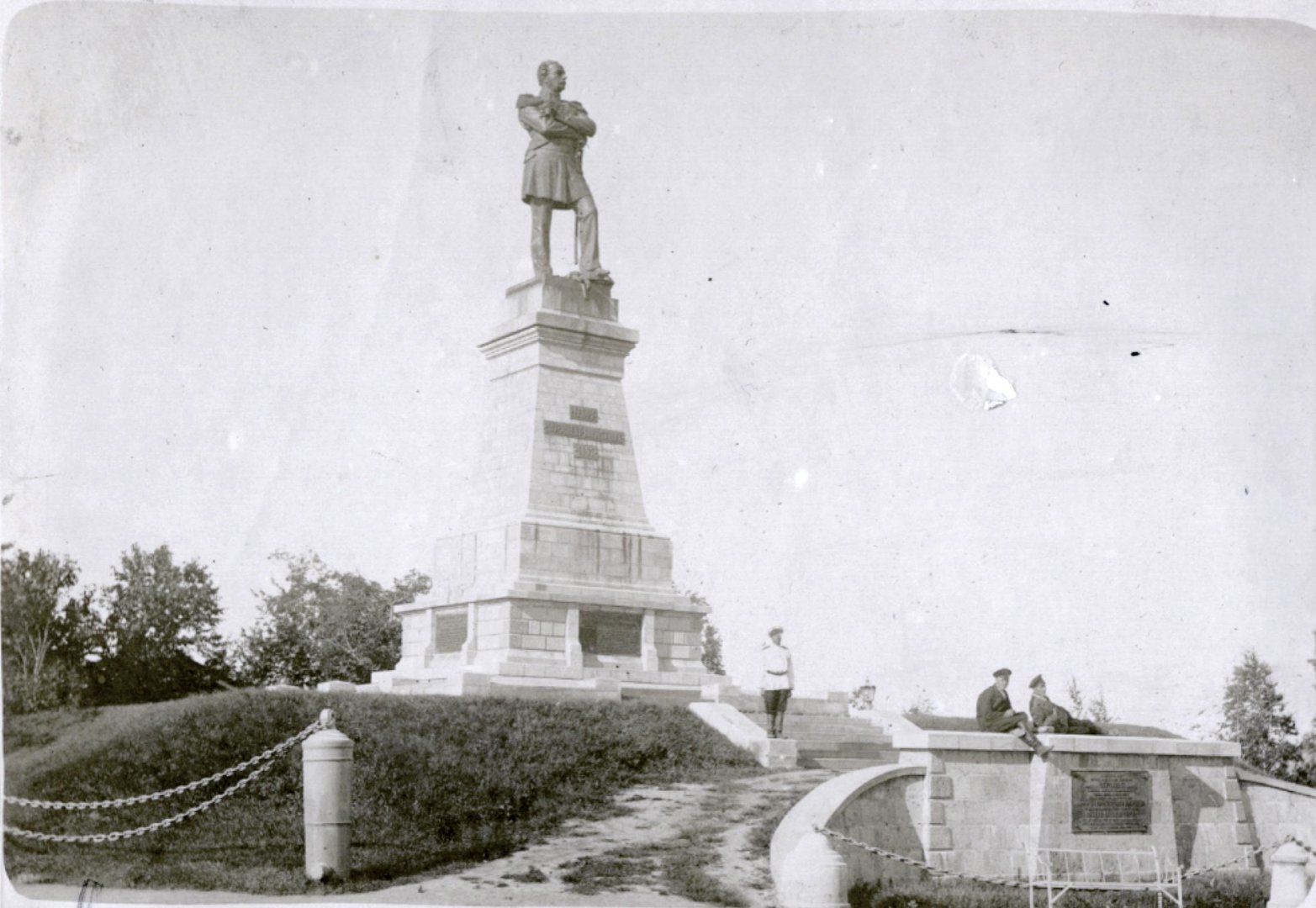 Памятник графу Муравьеву-Амурскому.jpg