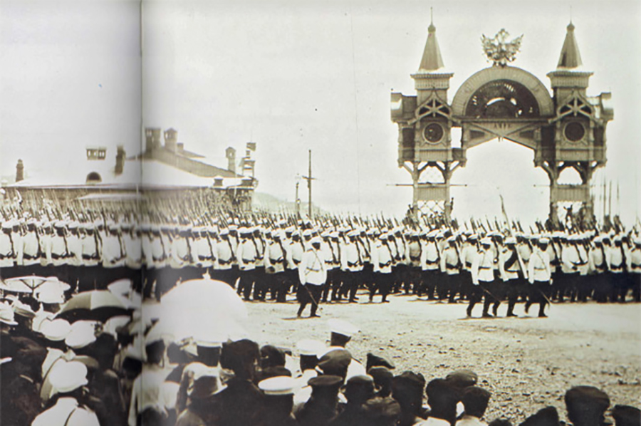 парад гарнизона на Соборной.jpg парад гарнизона на Соборной.jpg