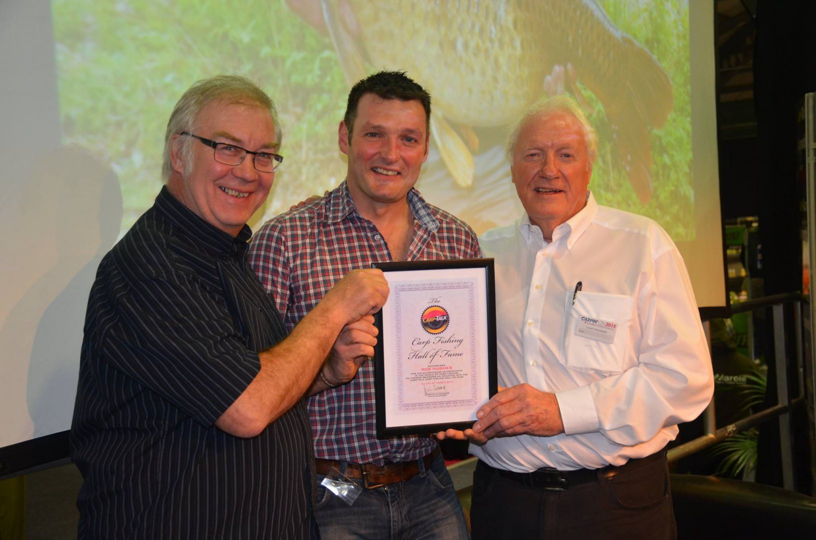 Роб принят в клуб.jpg