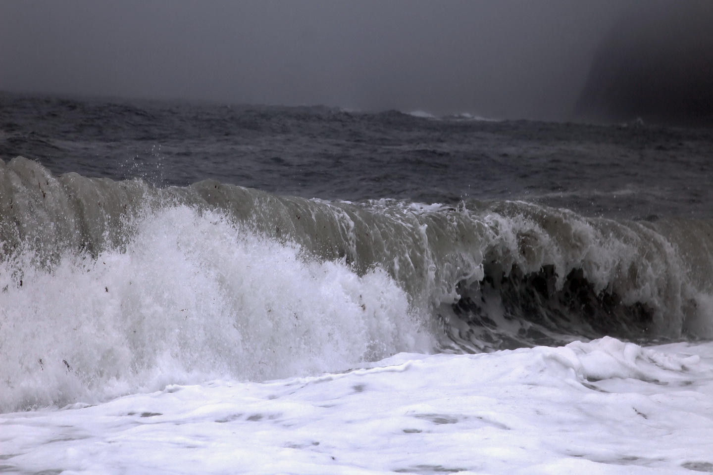 Открой 1 шторм. Шантарские острова приливы. Шантарские острова в тумане. Шторм 13 баллов настоящие картинки.