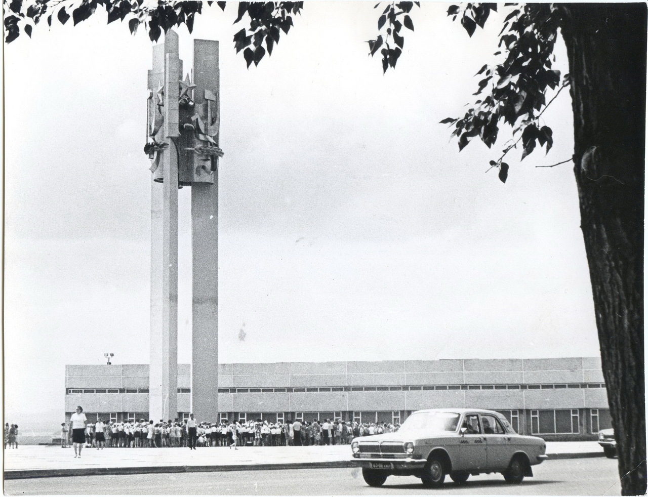 Стела героев на площади Славы гк29934705.jpg