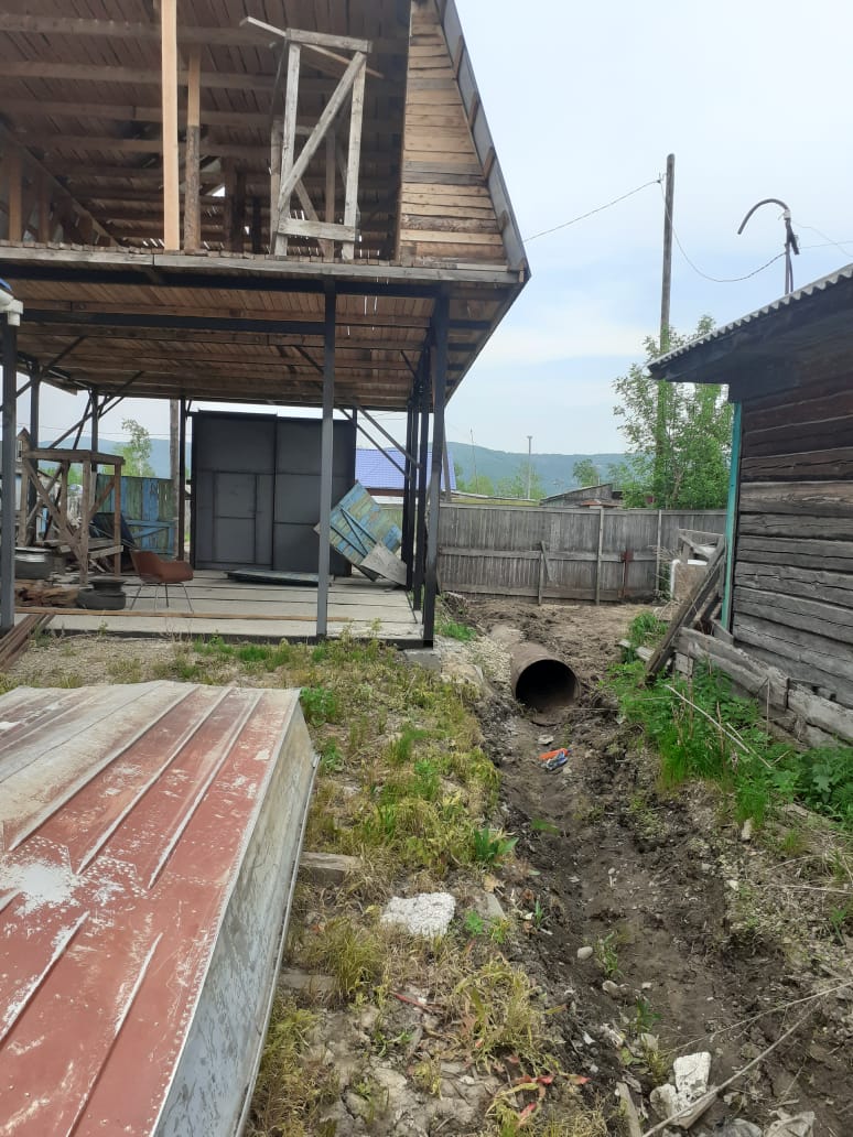 стойки, кровля, дренажная труба.jpg