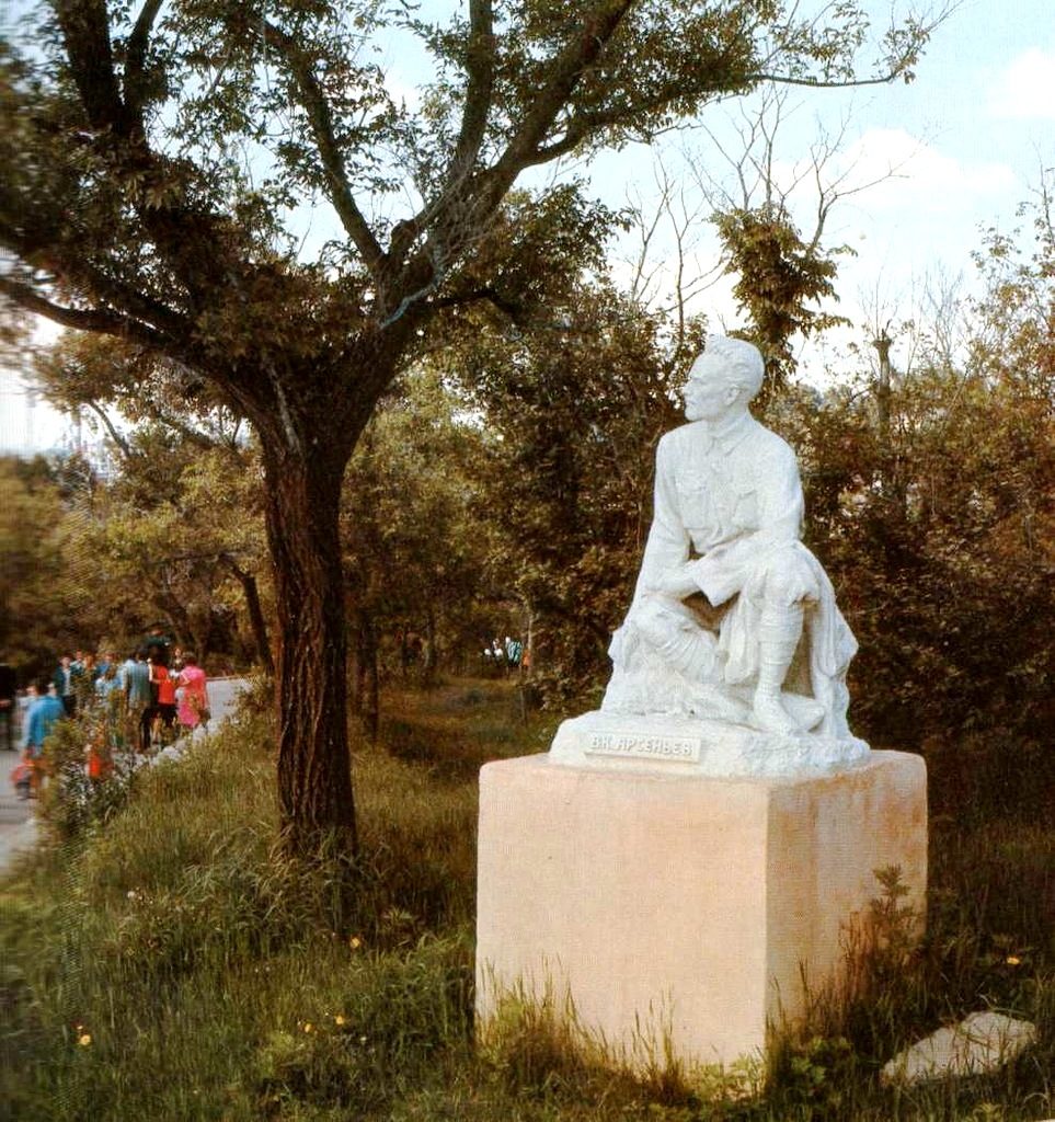 утес памятник арсеньеву начало 80-х.jpg