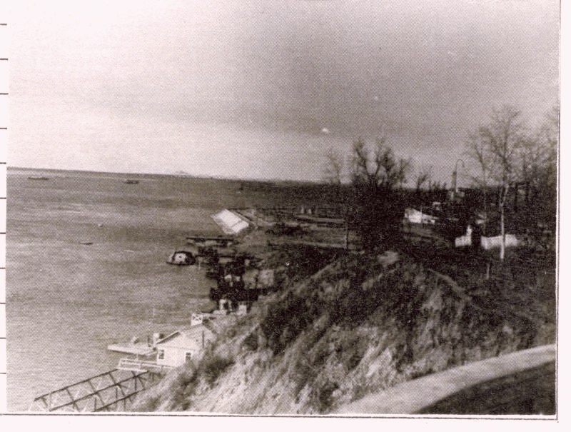 Вид с утеса в сторону стадиона 1956-57.jpg