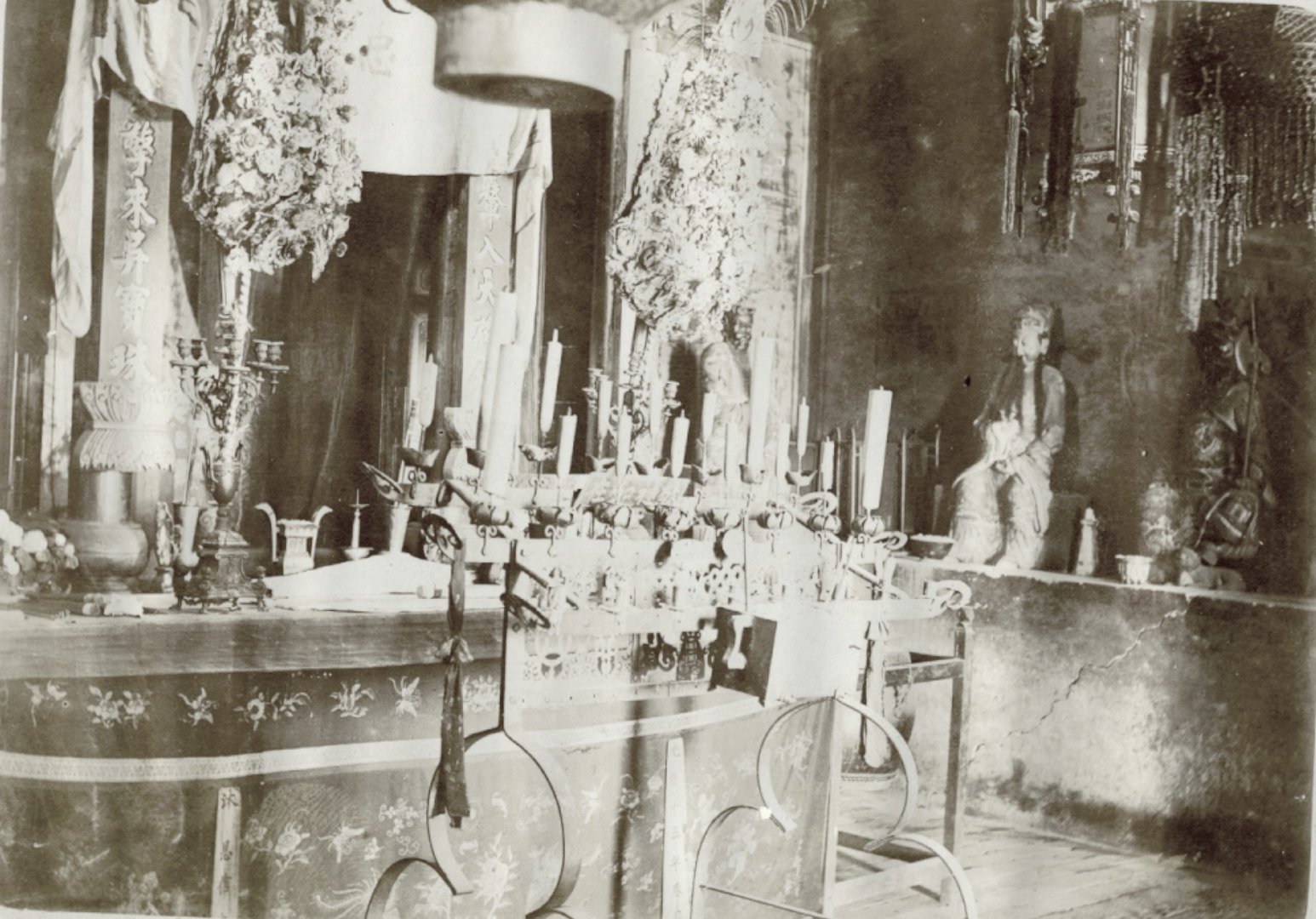 Внутренний вид китайской молельни.jpg