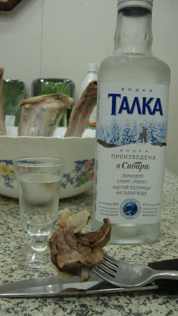выпиваем первую.JPG