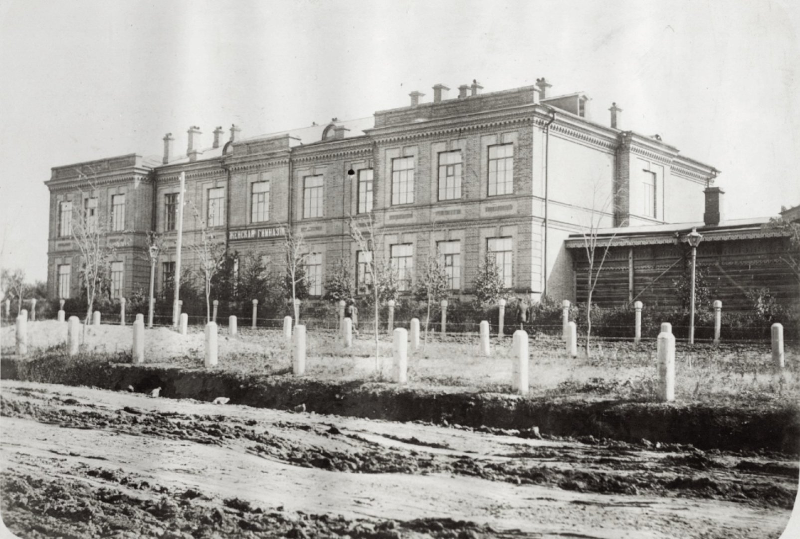 Женская гимназия.jpg