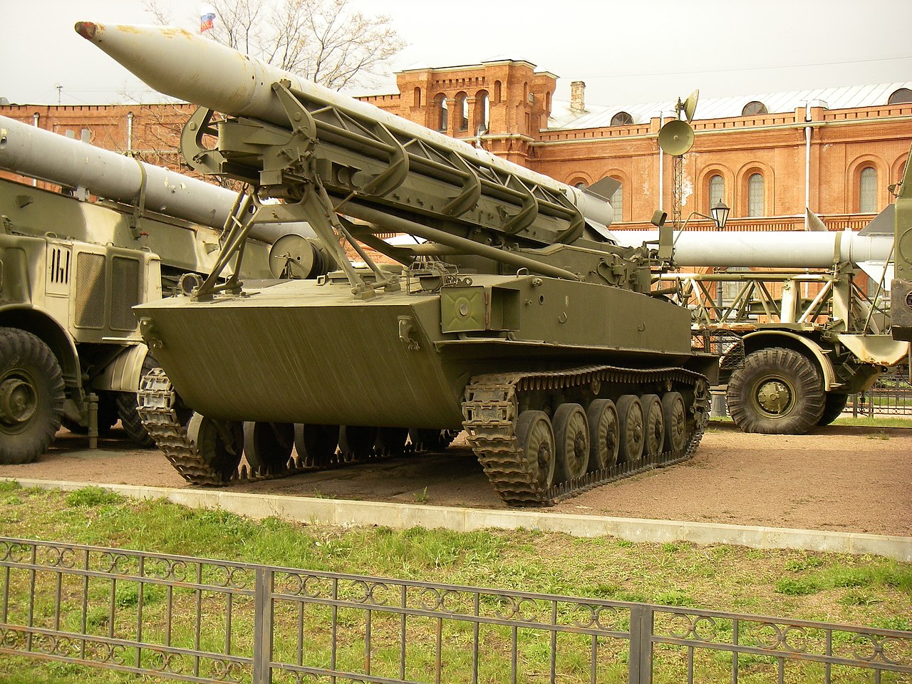 1280px-2P16_Luna.jpg