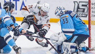 Никита Гребенкин у&nbsp;ворот &laquo;Сибири&raquo;.