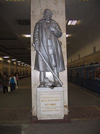 200px-Matvey_Kuzmin_monument_%28Partizanskaya_station%2C_Moscow%29.jpg